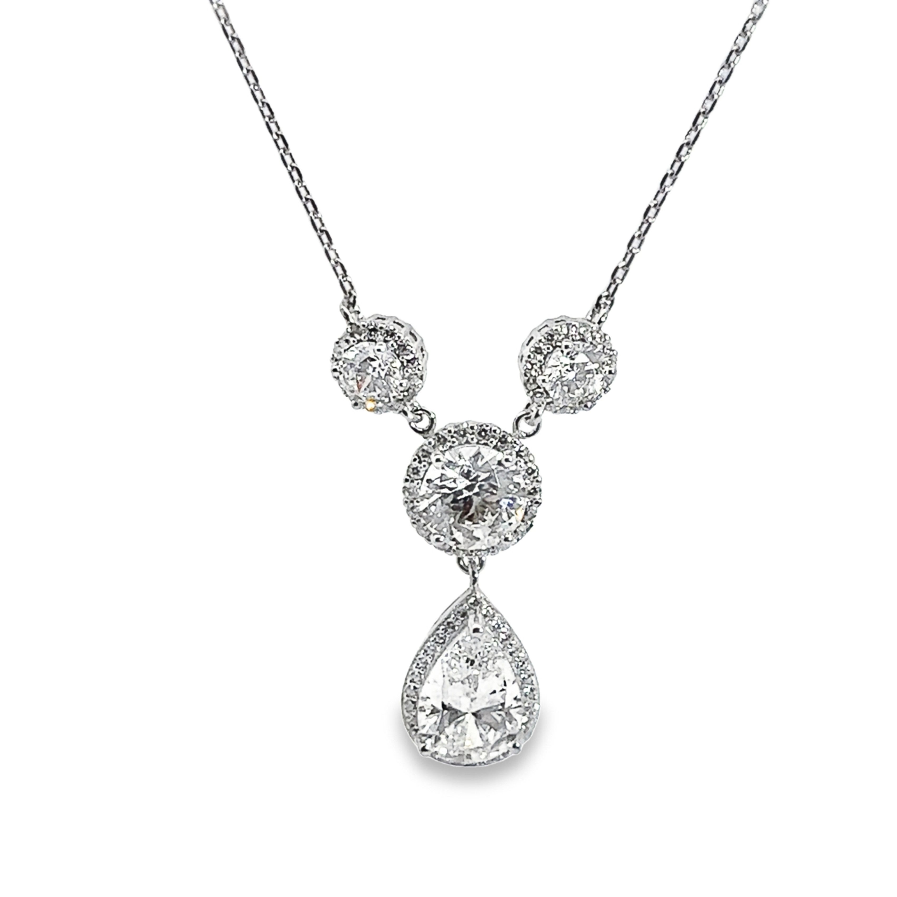 СРЕБЪРНО КОЛИЕ СЪС СЪЗДАДЕНИ ДИАМАНТИ - SKY DIAMOND