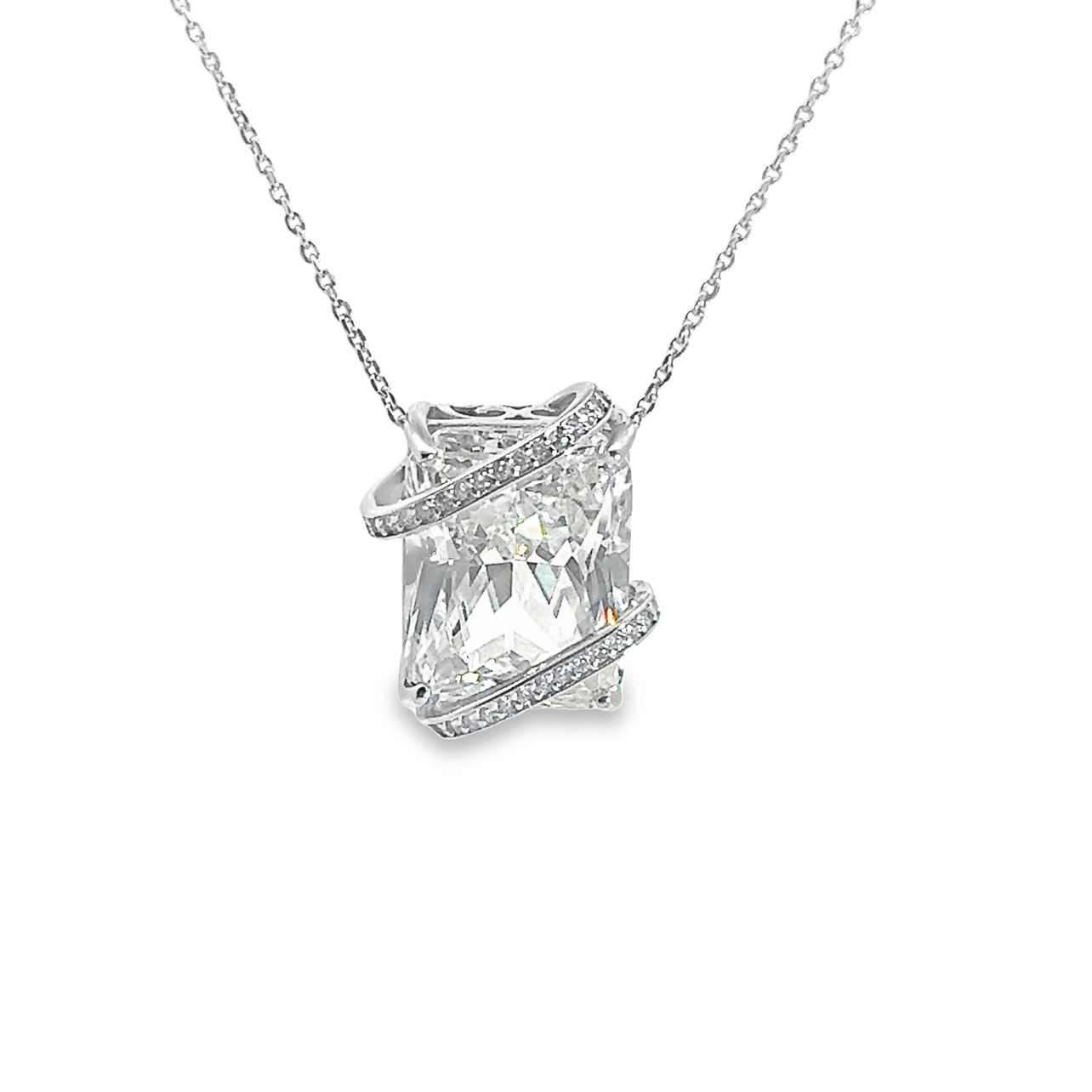 ДАМСКО СРЕБЪРНО КОЛИЕ СЪС СЪЗДАДЕНИ ДИАМАНТИ - SKY DIAMOND